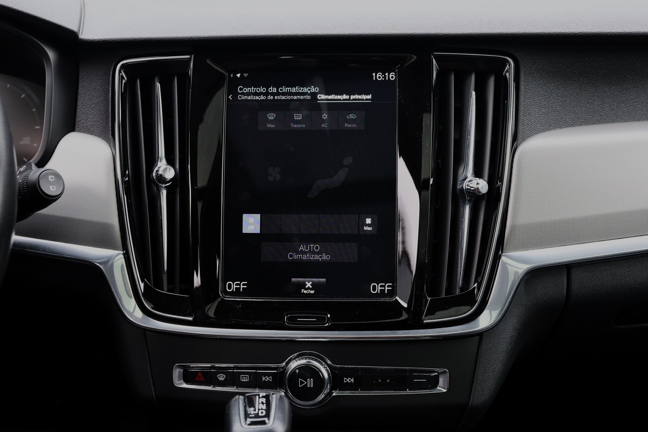 V90 D4 Momentum Plus Geart.