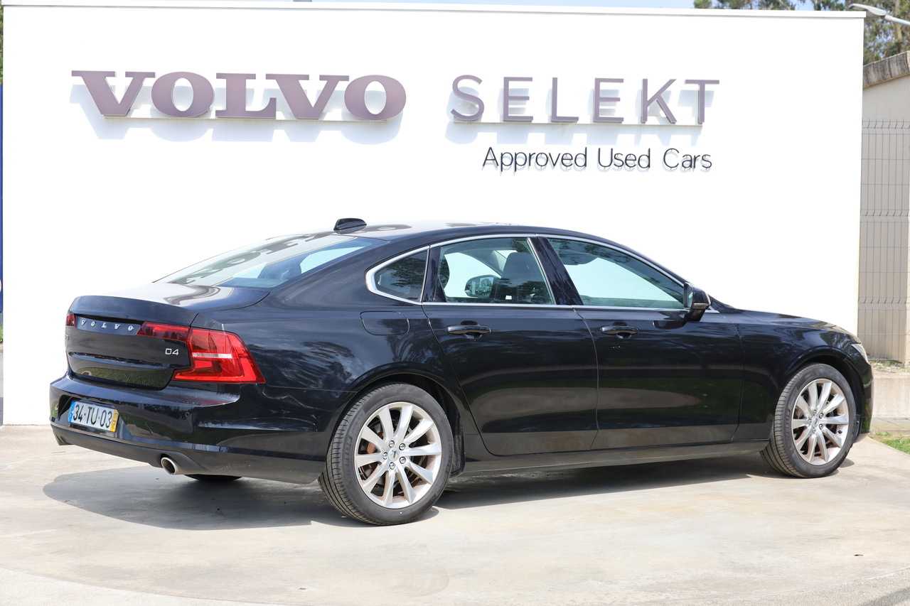 Volvo S90 D4 Momentum Geart.