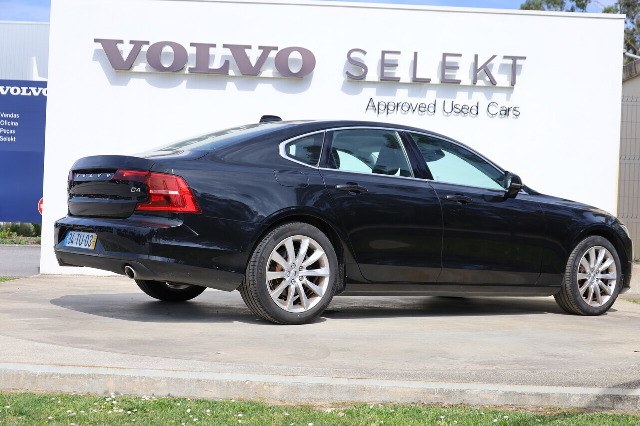 Volvo S90 D4 Momentum Geart.