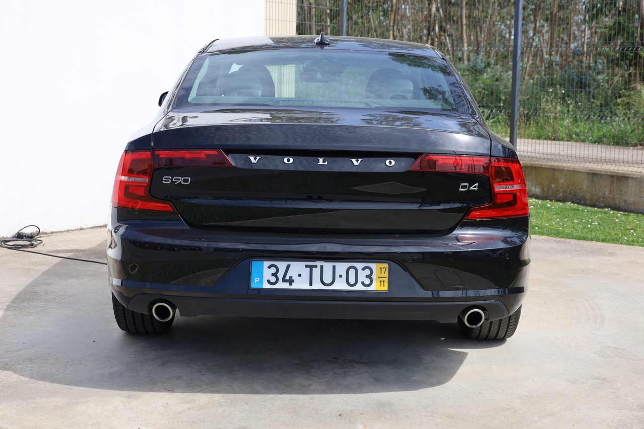 Volvo S90 D4 Momentum Geart.