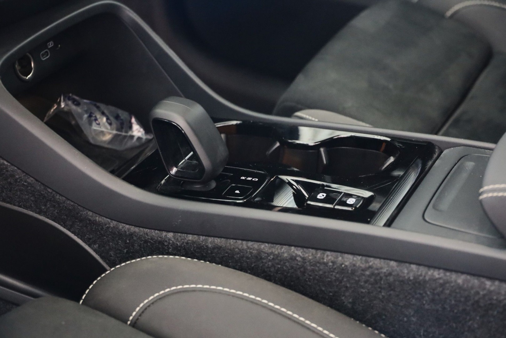 XC40 B3 Hybrid Gasolina Plus Dark