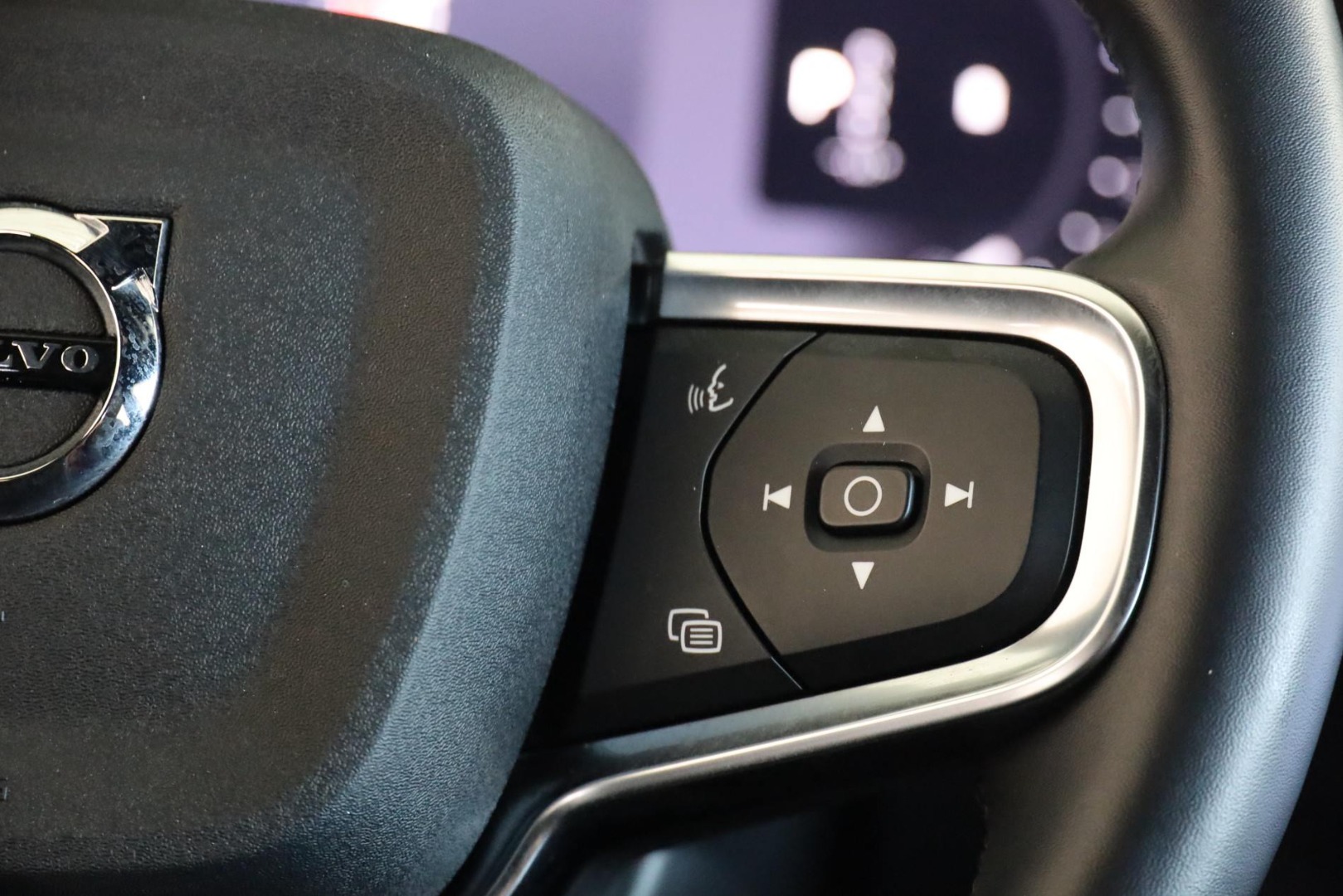 XC40 B3 Hybrid Gasolina Plus Dark