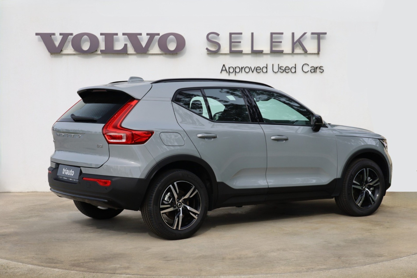 XC40 B3 Hybrid Gasolina Plus Dark