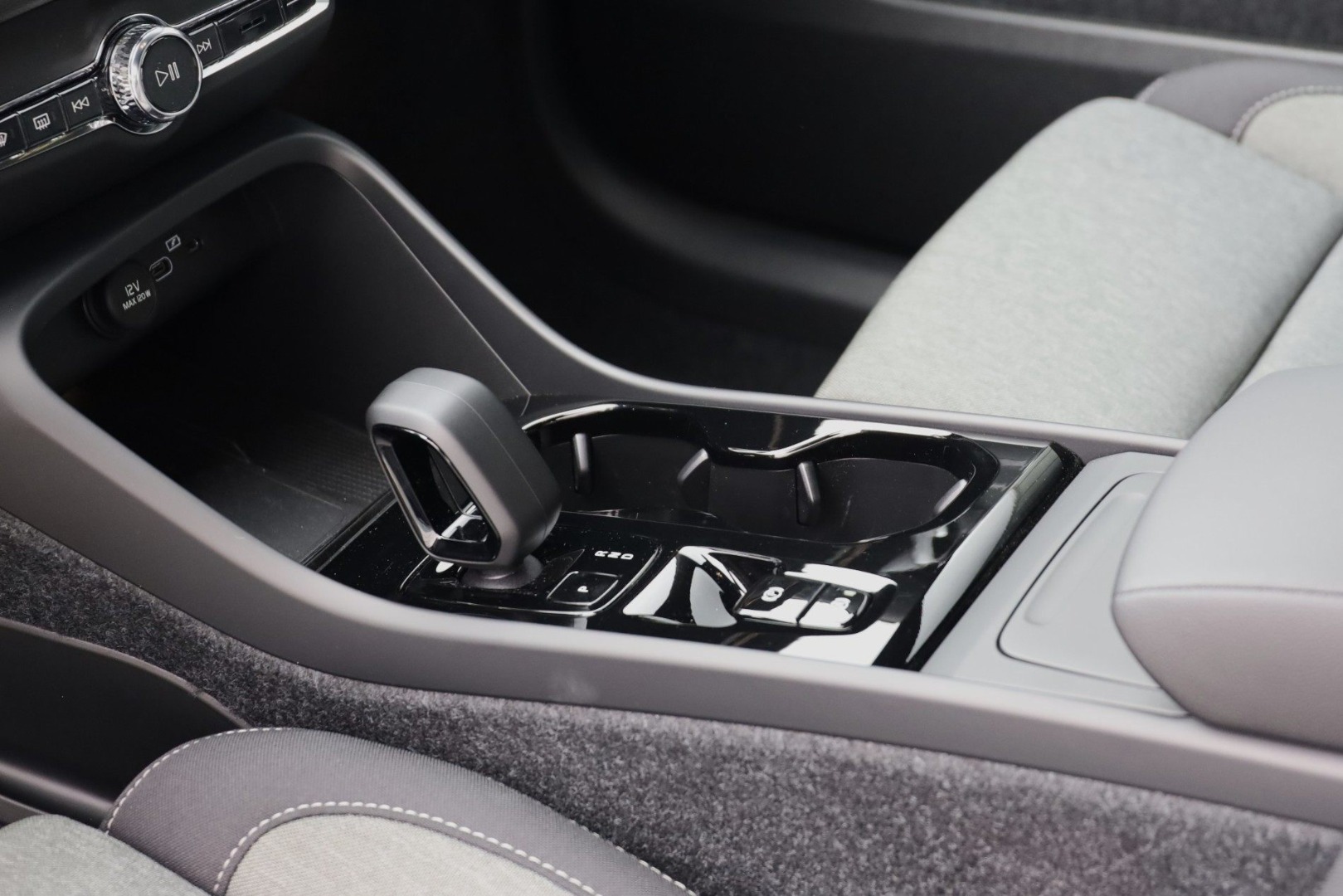 XC40 B3 Hybrid Gasolina Plus Dark