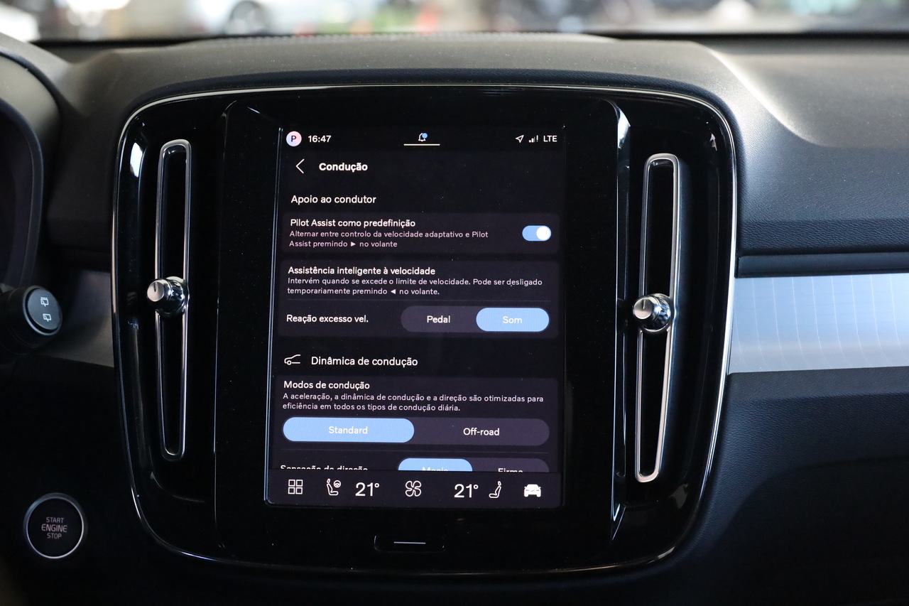 XC40 B3 Hybrid Gasolina Plus Dark