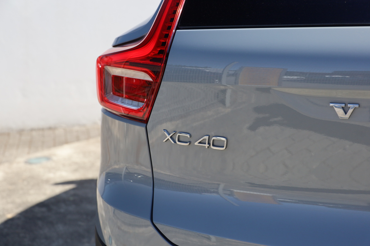 XC40 B3 Hybrid Gasolina Plus Dark