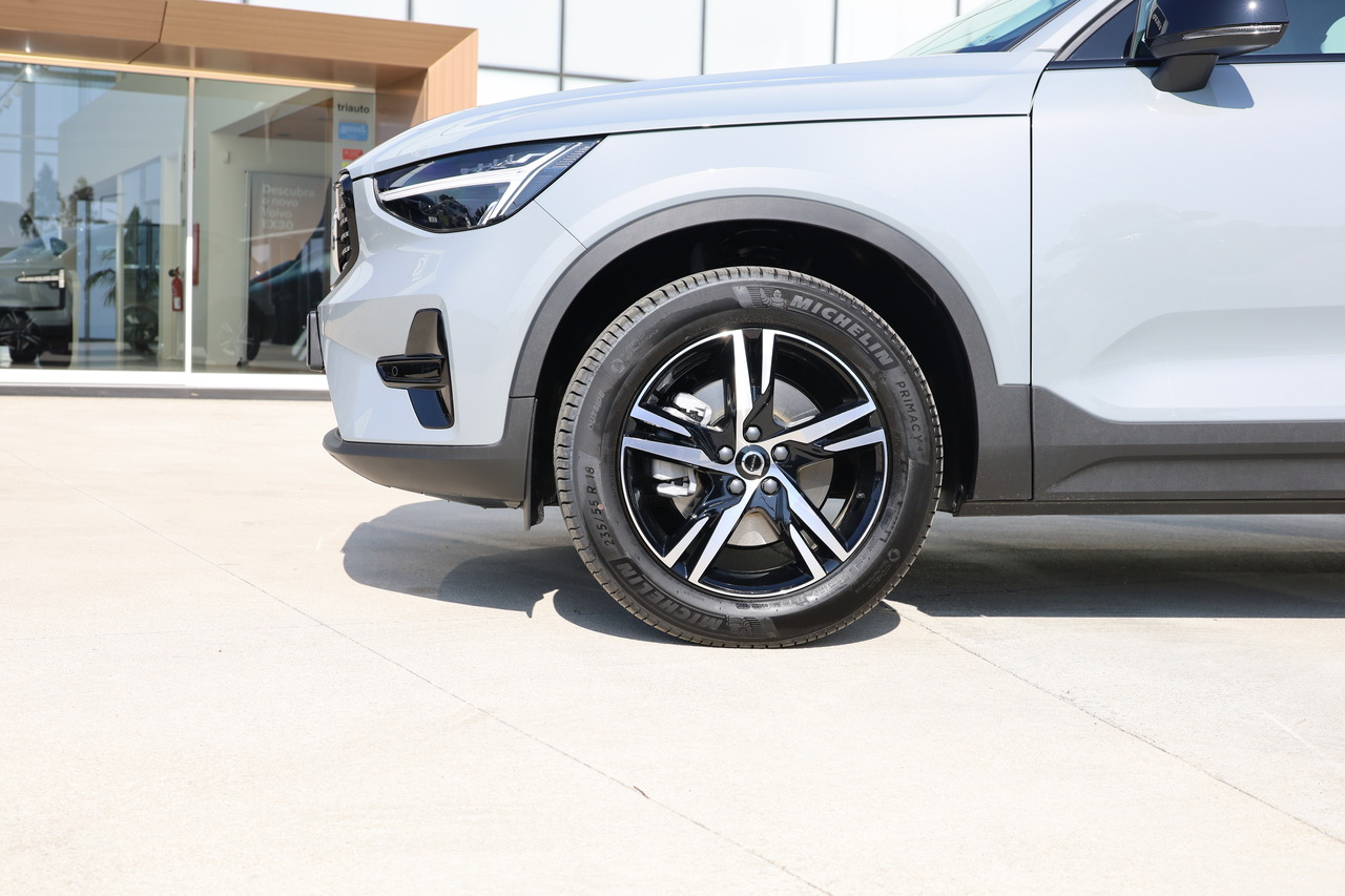 XC40 B3 Hybrid Gasolina Plus Dark