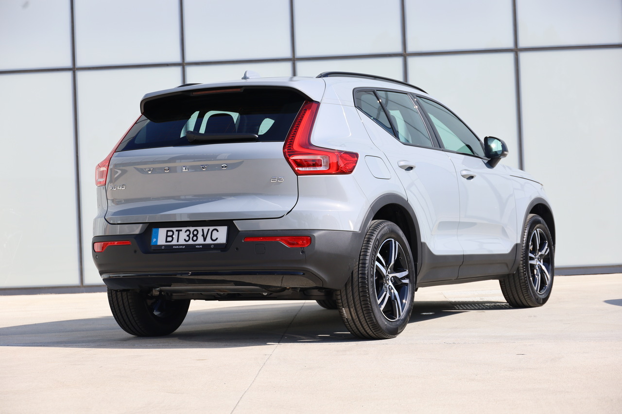 XC40 B3 Hybrid Gasolina Plus Dark