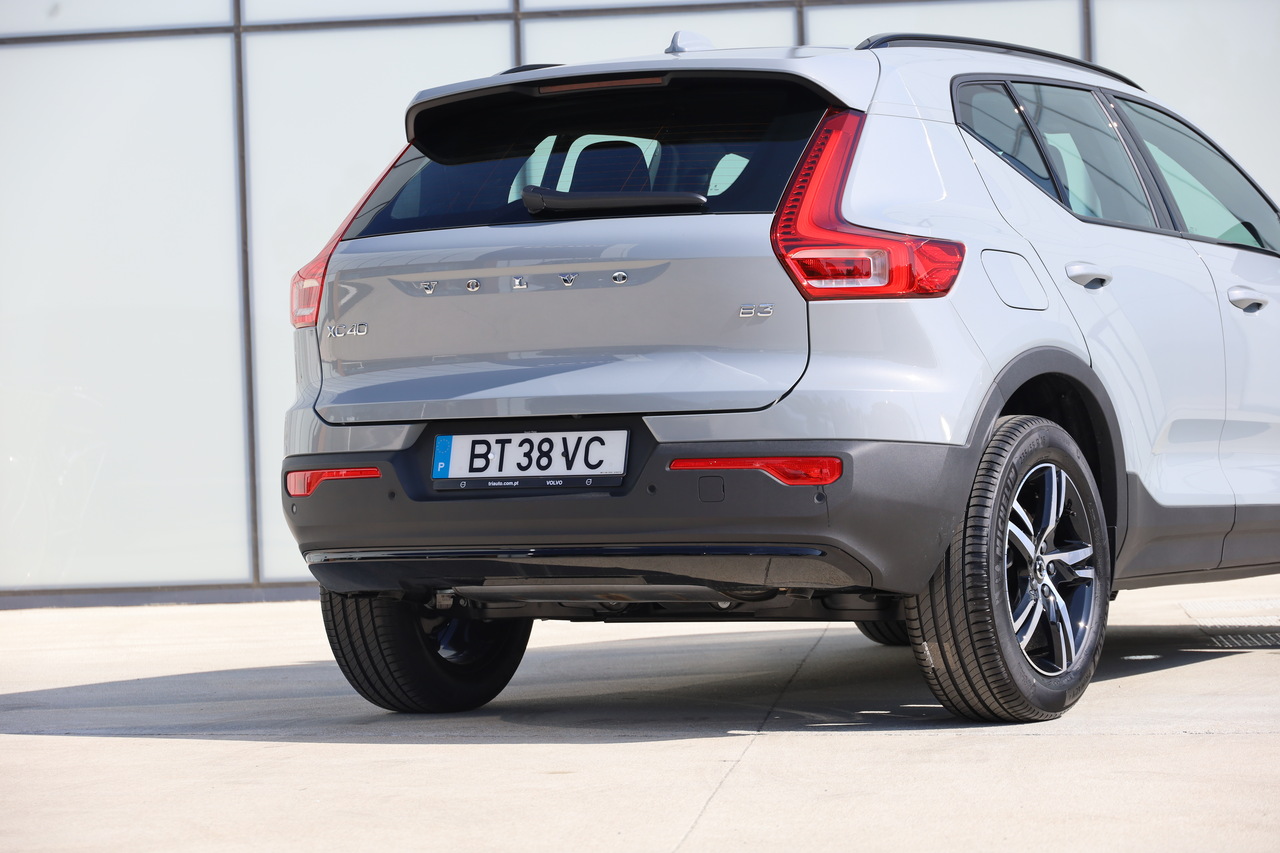 XC40 B3 Hybrid Gasolina Plus Dark