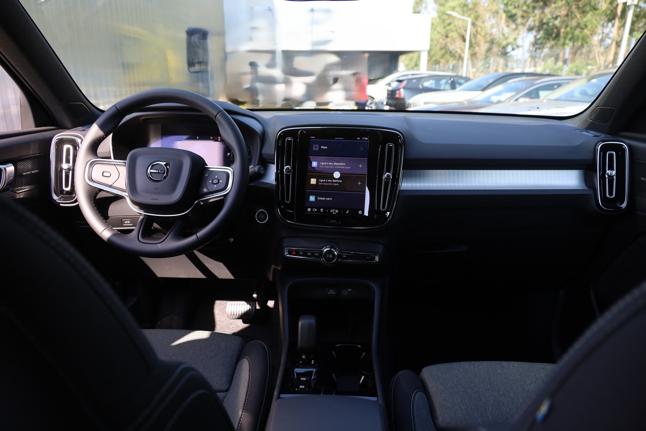 XC40 B3 Hybrid Gasolina Plus Dark