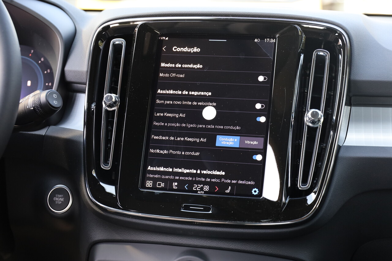 XC40 B3 Hybrid Gasolina Plus Dark
