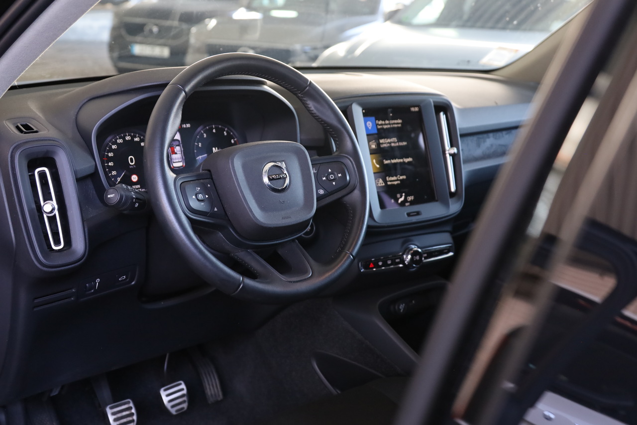 XC40 T2 Momentum Core