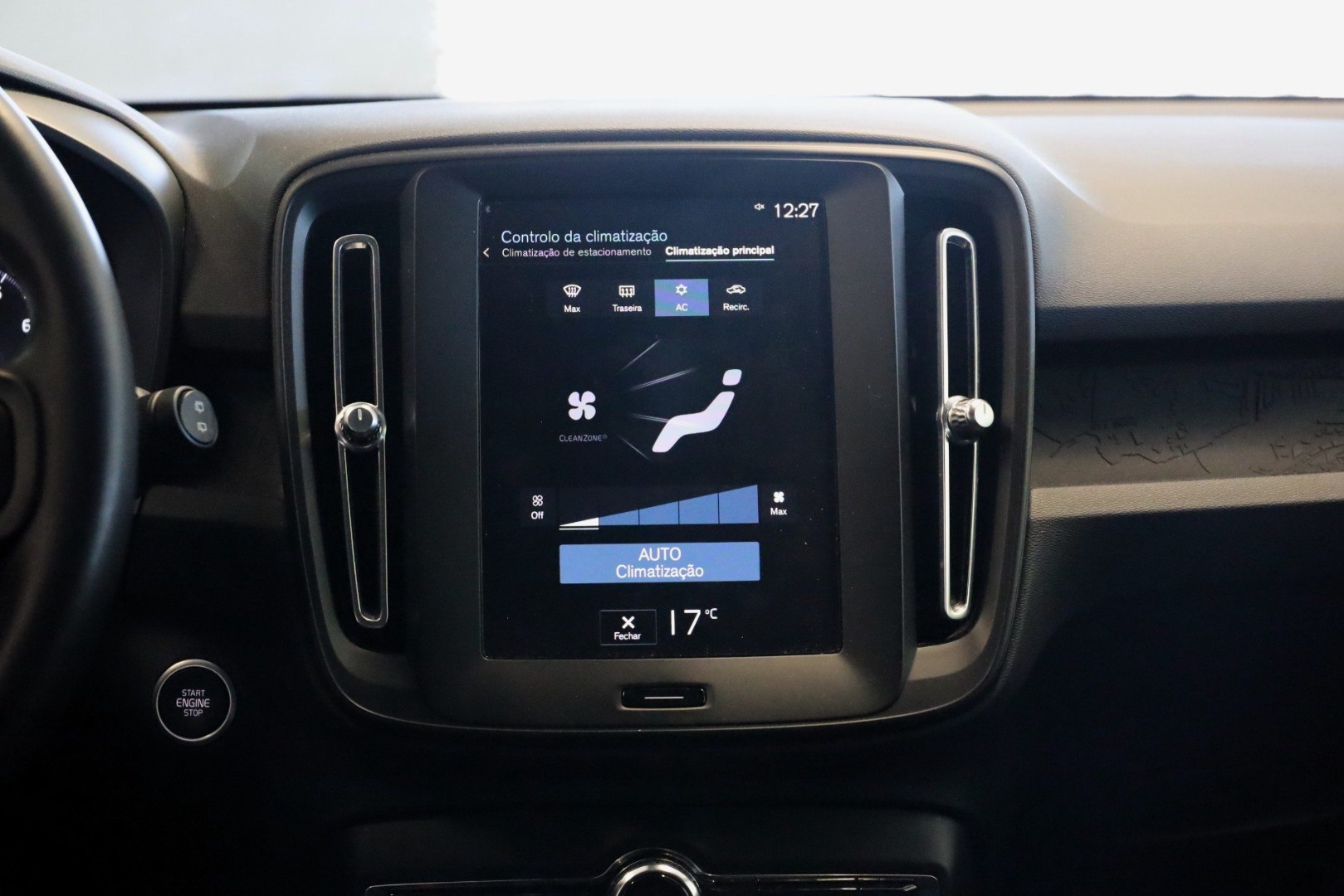 XC40 T2 Momentum Core
