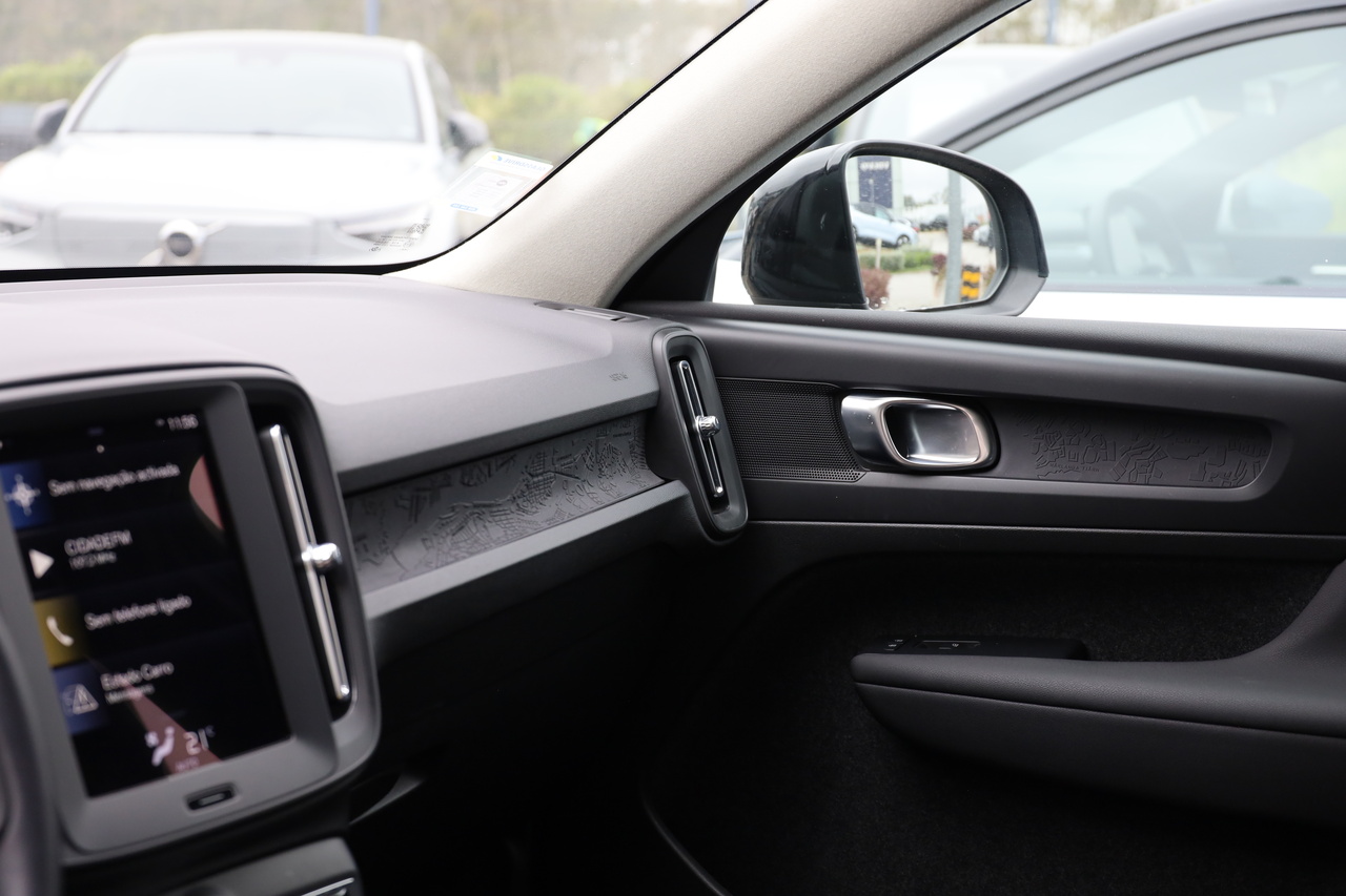 XC40 T2 Momentum Core