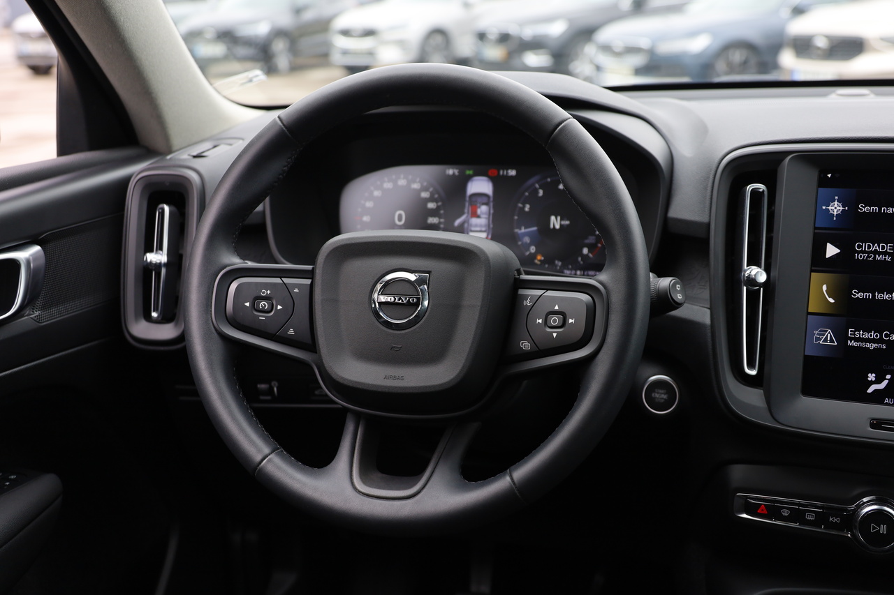 XC40 T2 Momentum Core