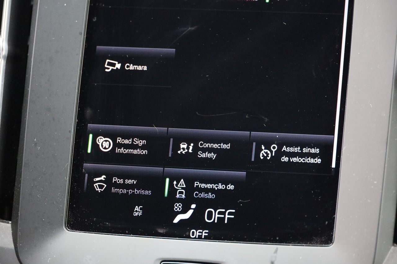 XC40 T2 Momentum Core