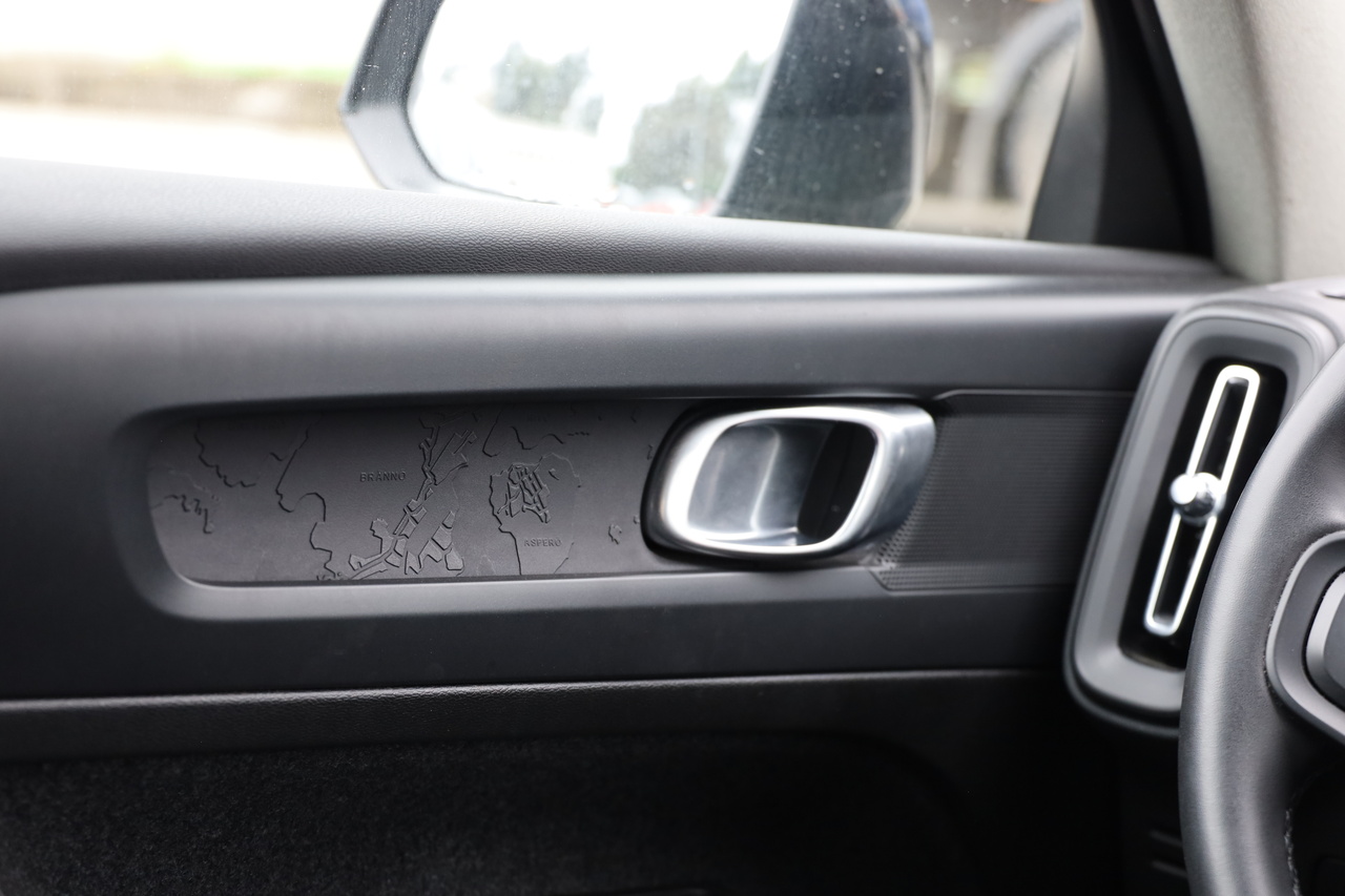 XC40 T2 Momentum Core