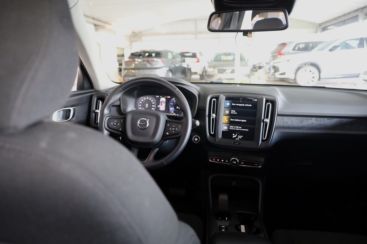 XC40 T2 Momentum Core