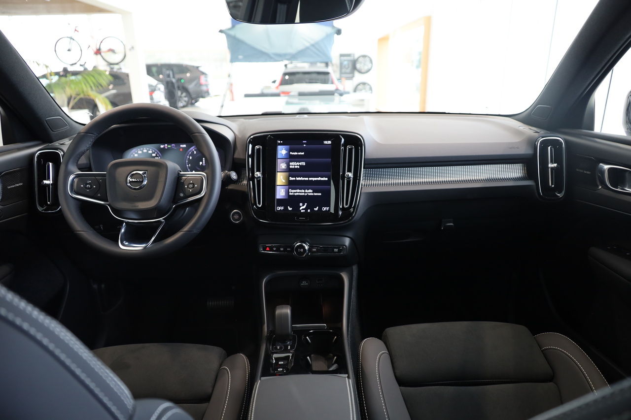 XC40 T2 Plus Dark Geart.