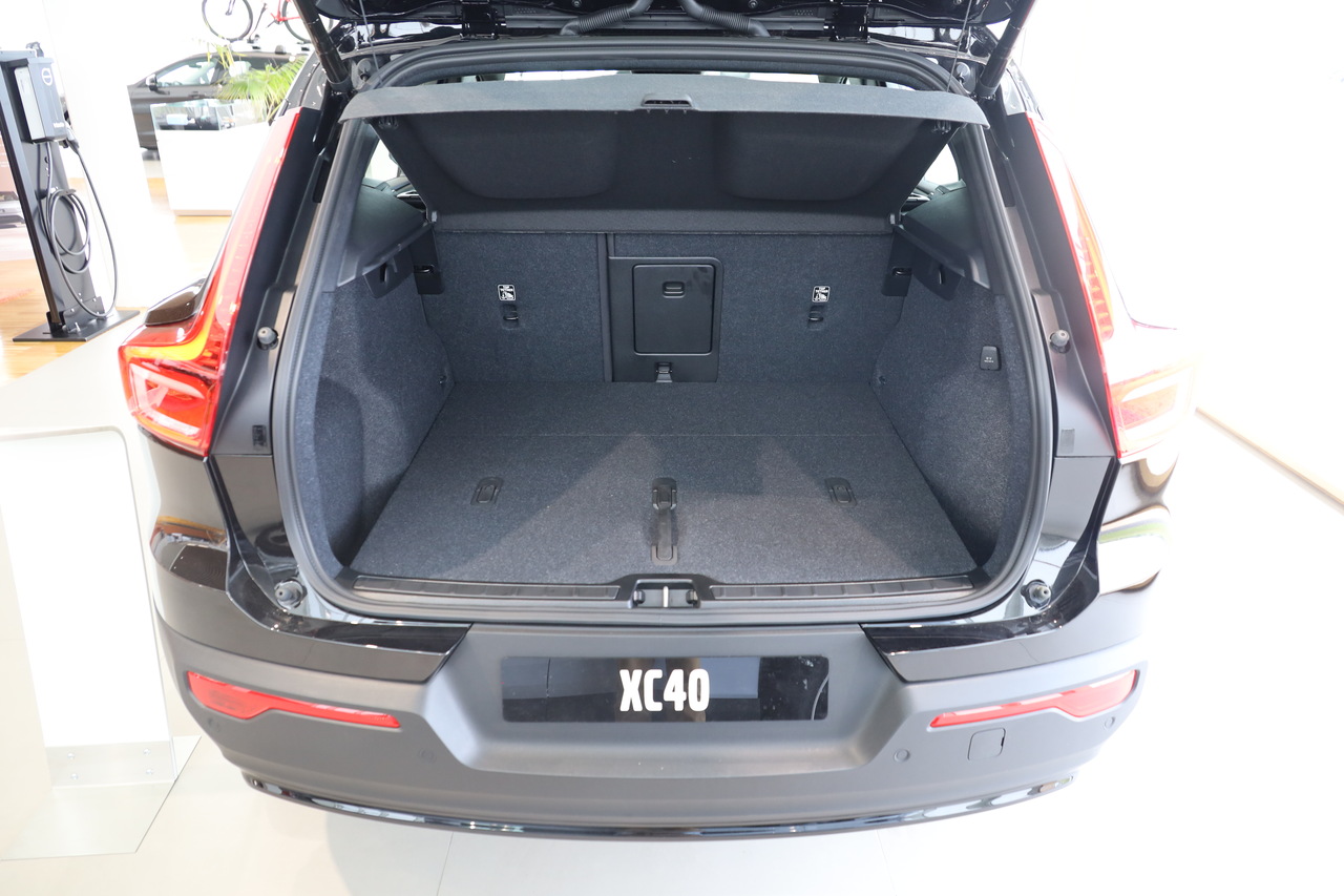 XC40 T2 Plus Dark Geart.