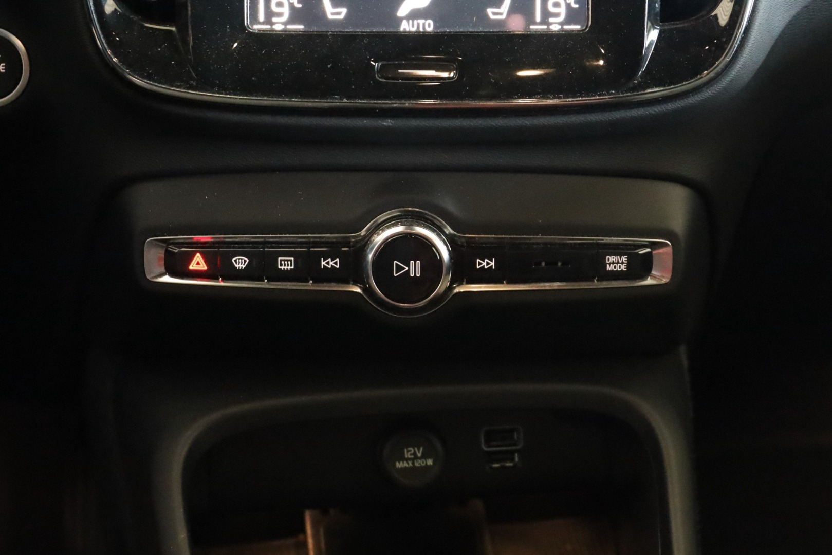 XC40 T2 Plus Dark Geart.