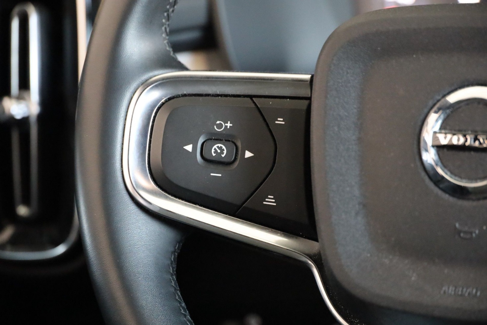 XC40 T2 Plus Dark Geart.