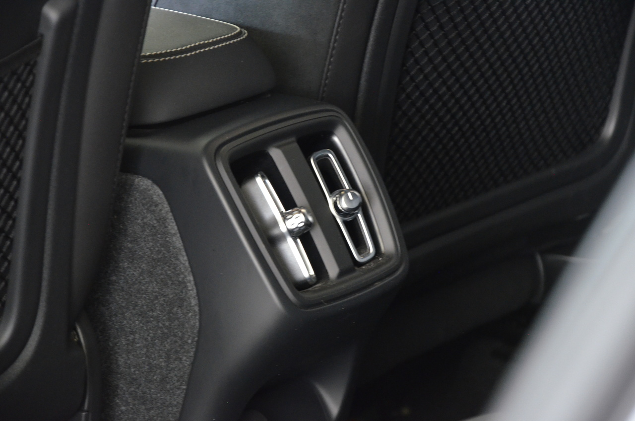 XC40 T2 Plus Dark Geart.