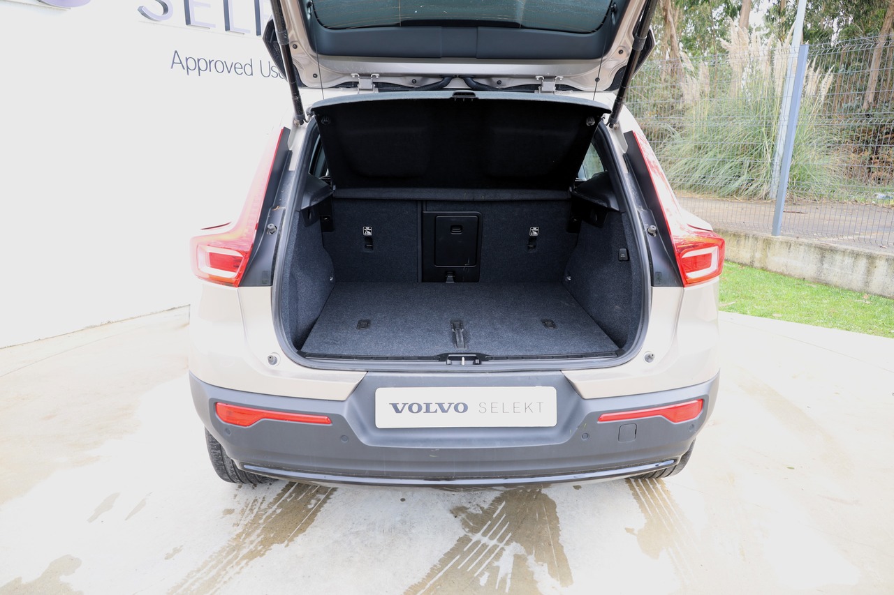 XC40 T2 Plus Dark Geart.