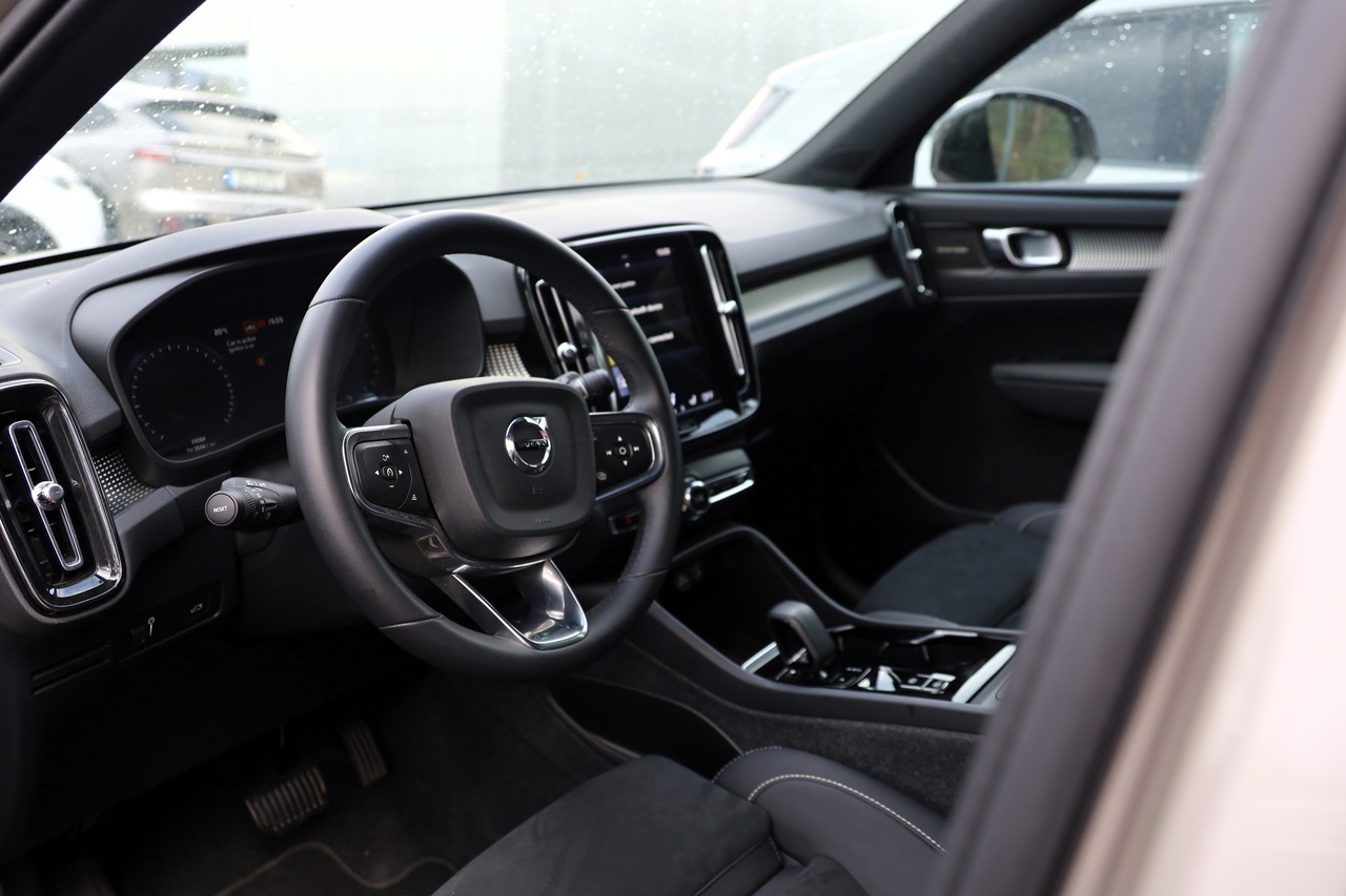 XC40 T2 Plus Dark Geart.