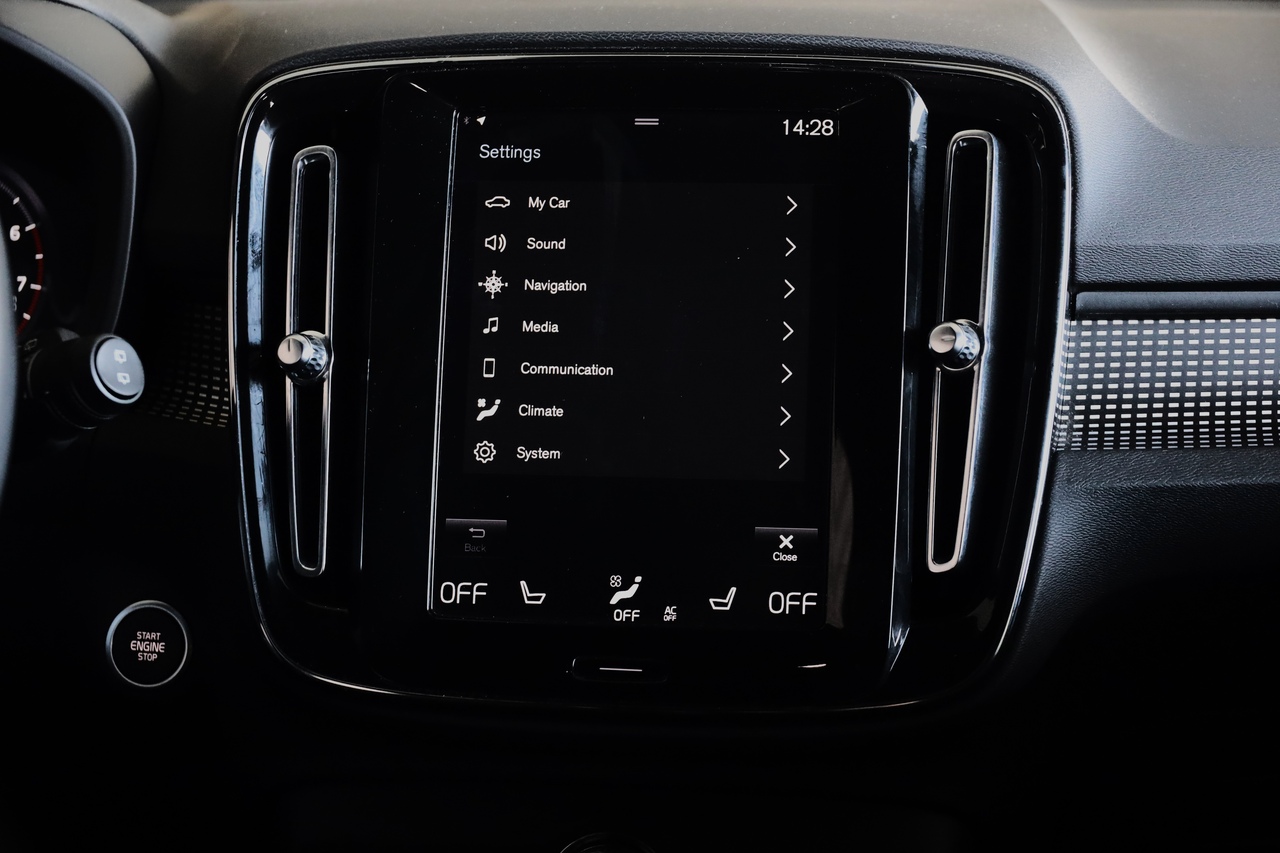 XC40 T2 Plus Dark