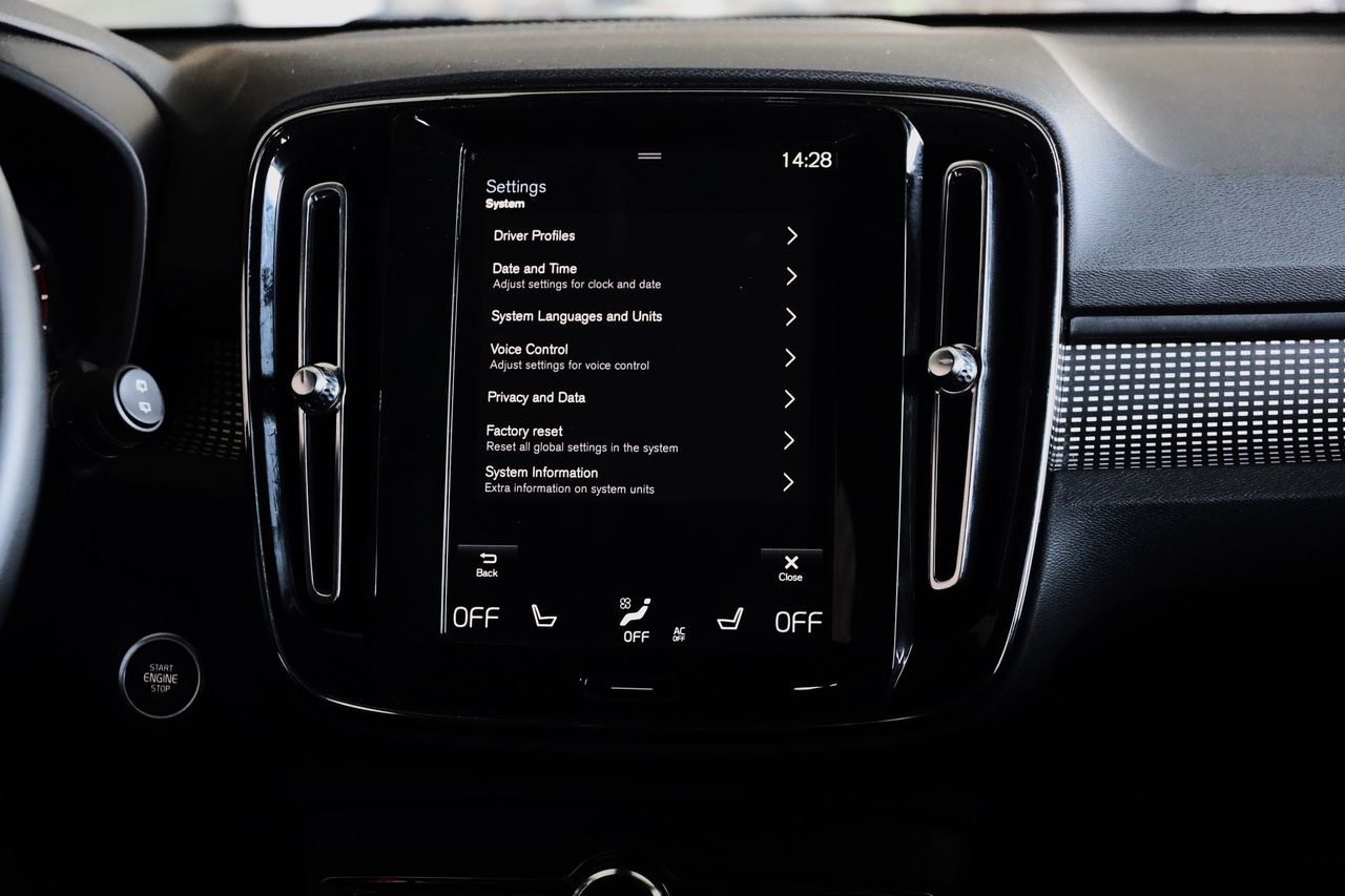 XC40 T2 Plus Dark