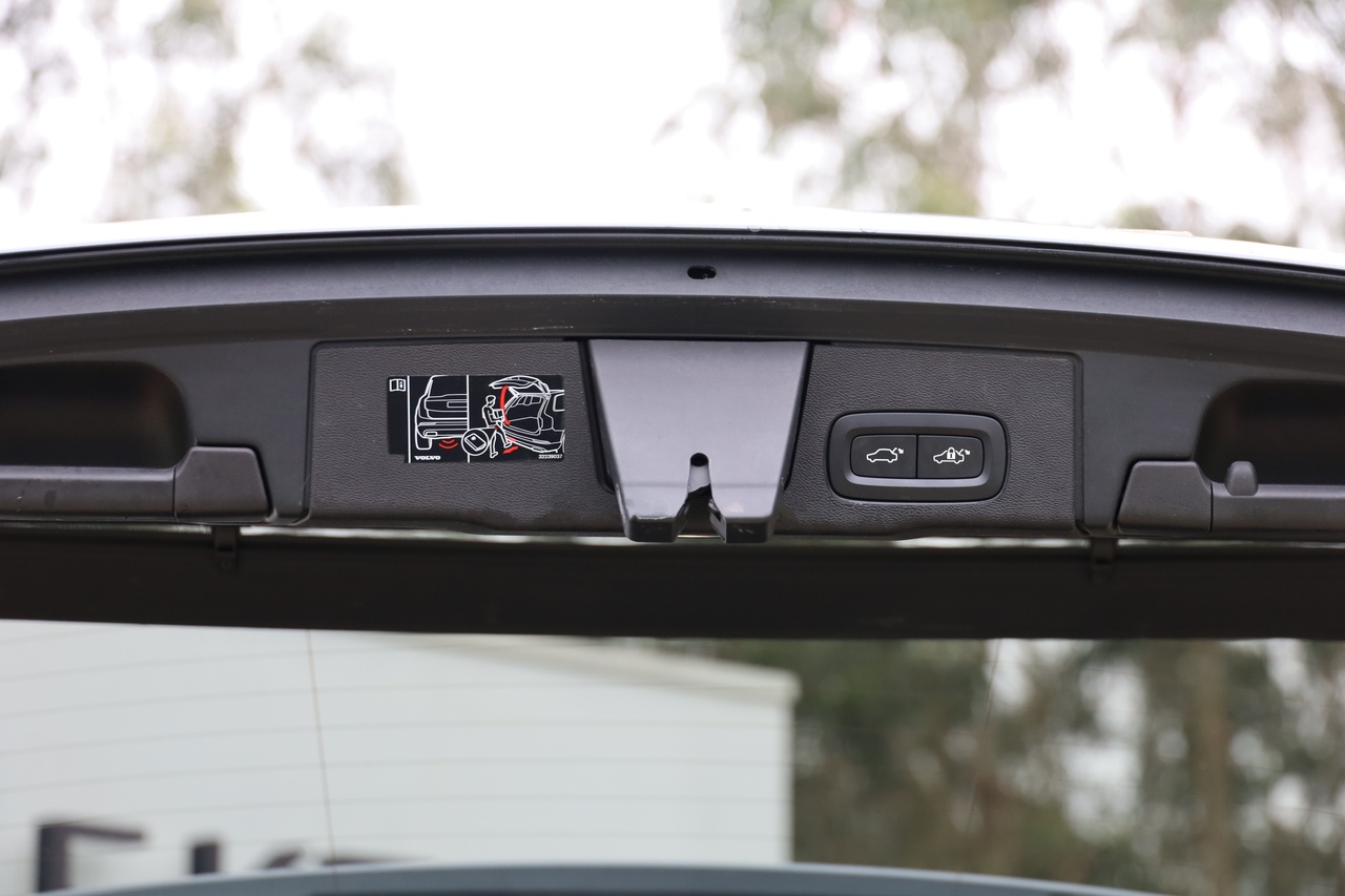 XC60 B4 Plus Dark Hibrido Diesel