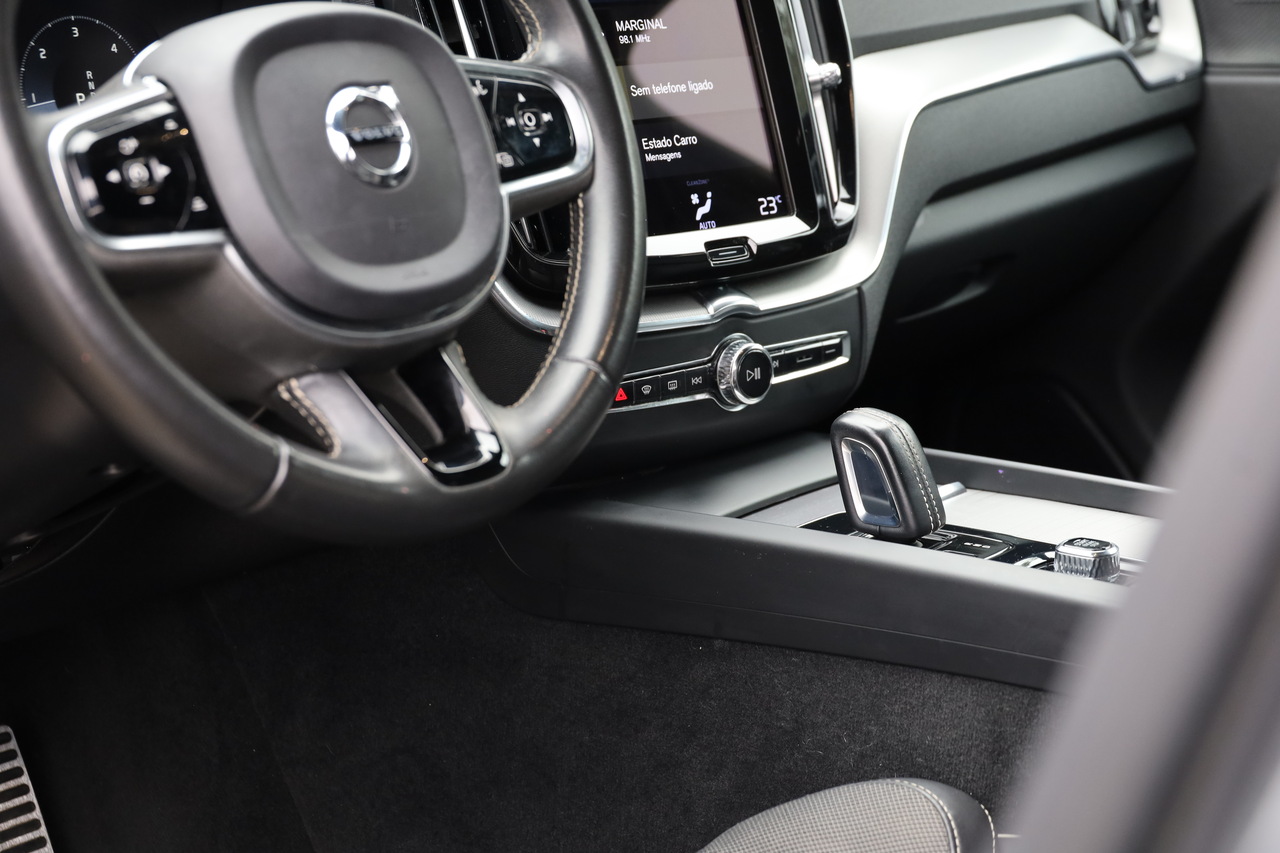 XC60 B4 Plus Dark Hibrido Diesel