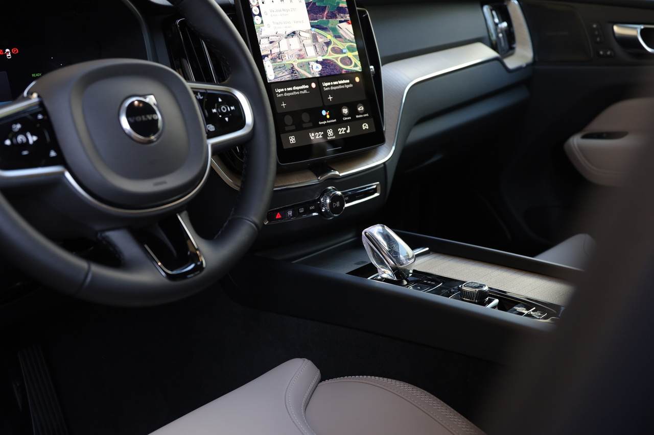 XC60 T6 AWD Hibrido Plug-in Plus Bright