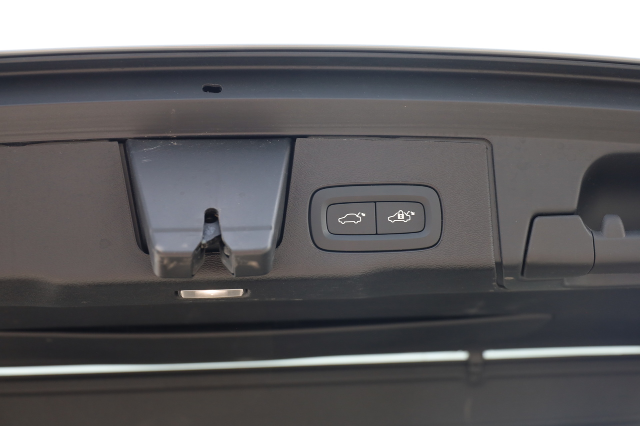XC60 T6 Black Edition Hibrido Plug-in Plus Dark