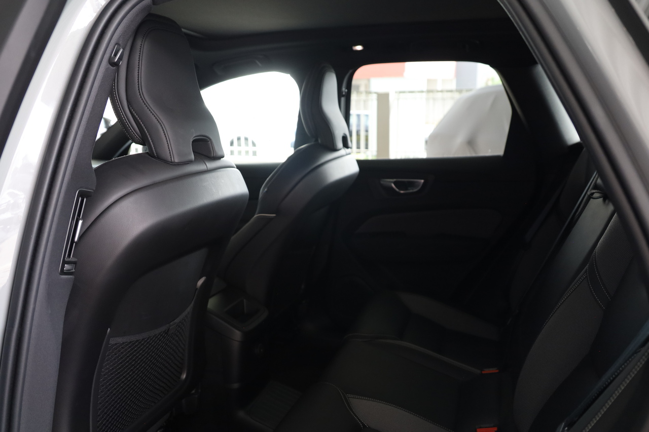 XC60 T6 Black Edition Hibrido Plug-in Plus Dark