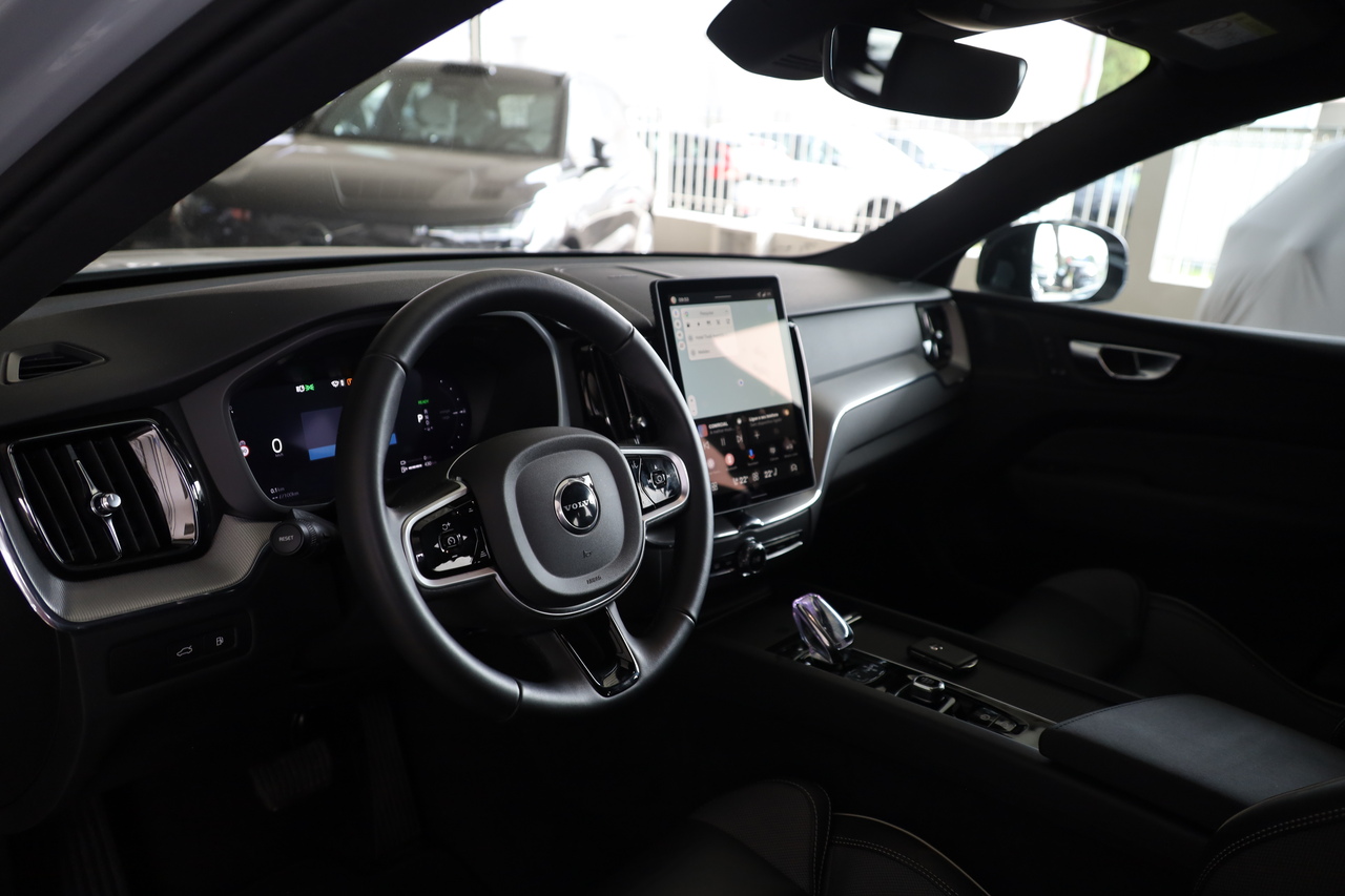 XC60 T6 Black Edition Hibrido Plug-in Plus Dark