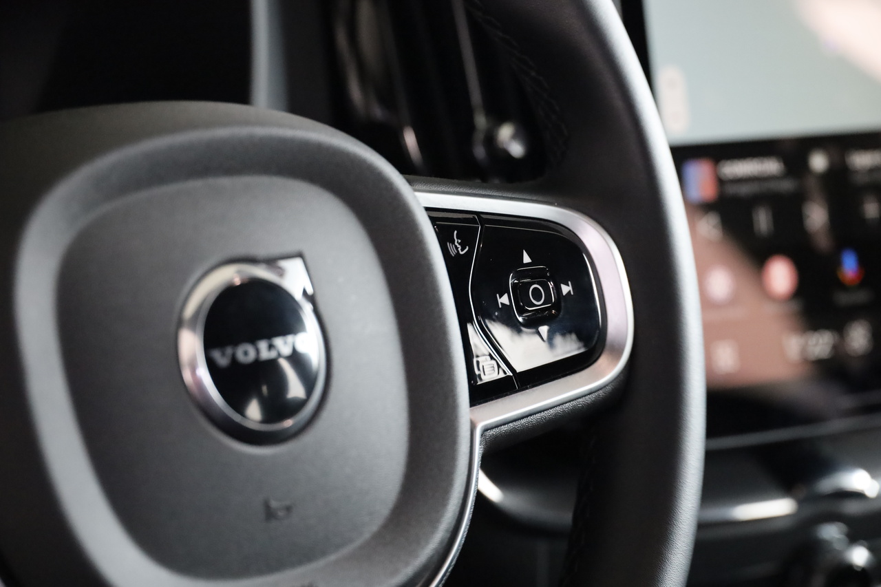 XC60 T6 Black Edition Hibrido Plug-in Plus Dark