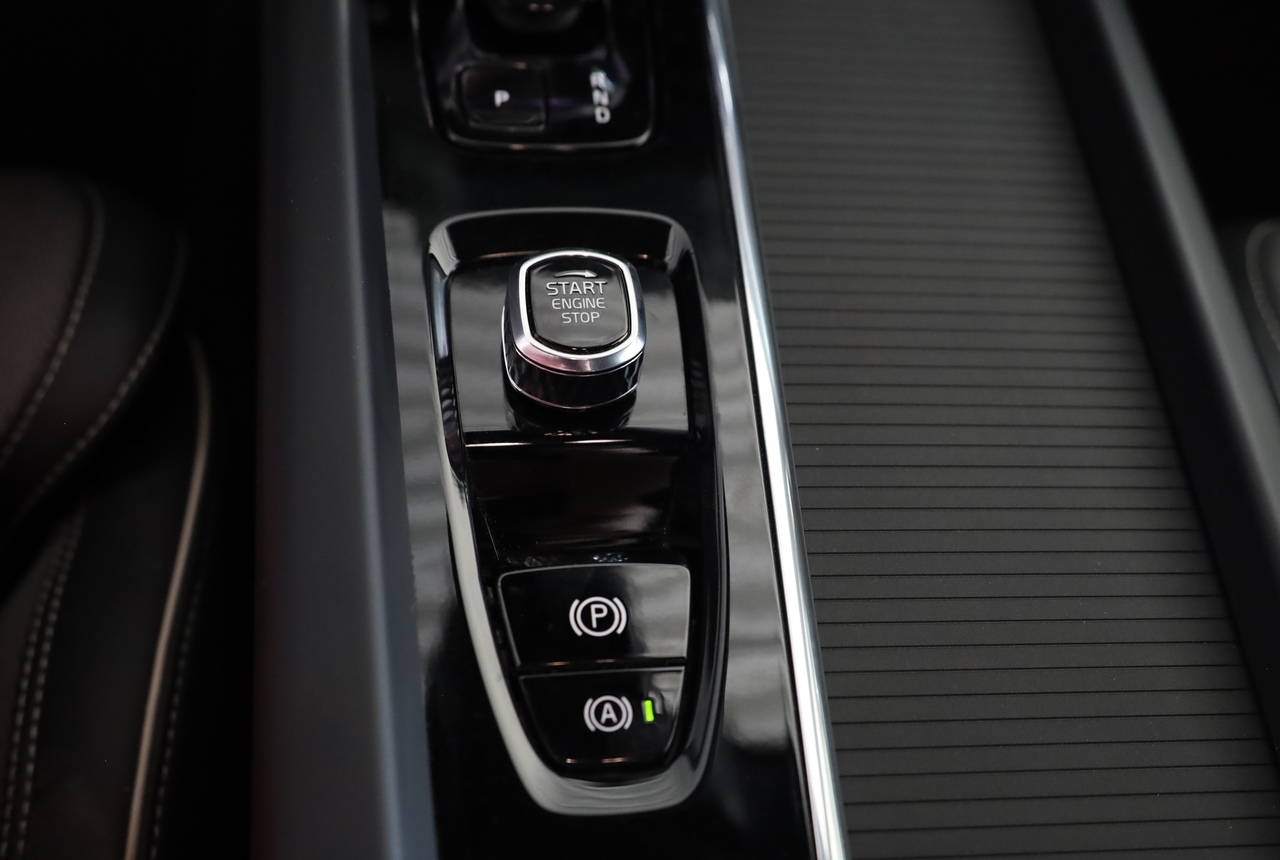 XC60 T6 Black Edition Hibrido Plug-in Plus Dark