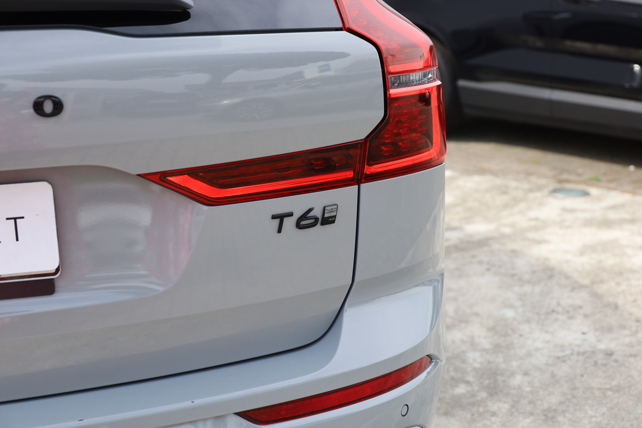 XC60 T6 Black Edition Hibrido Plug-in Plus Dark