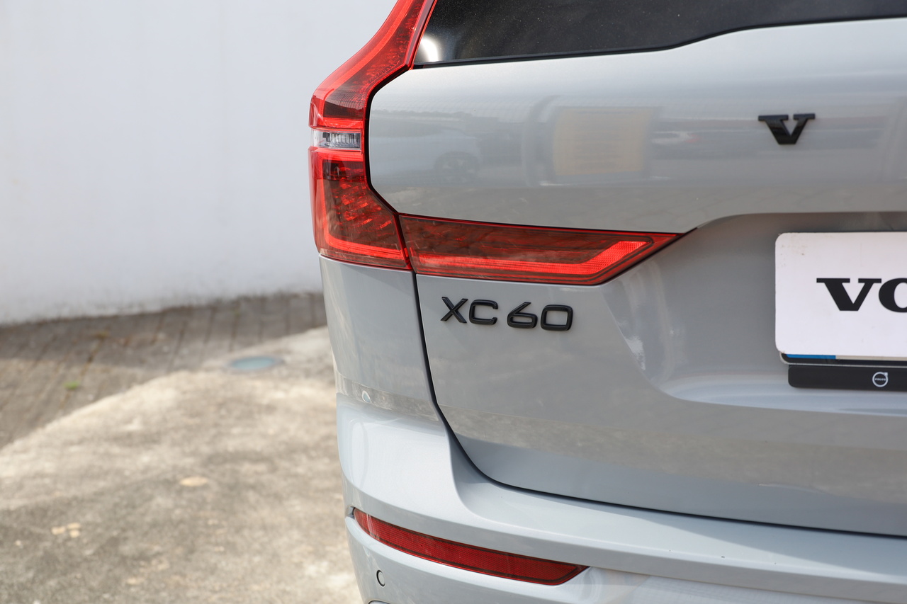 XC60 T6 Black Edition Hibrido Plug-in Plus Dark
