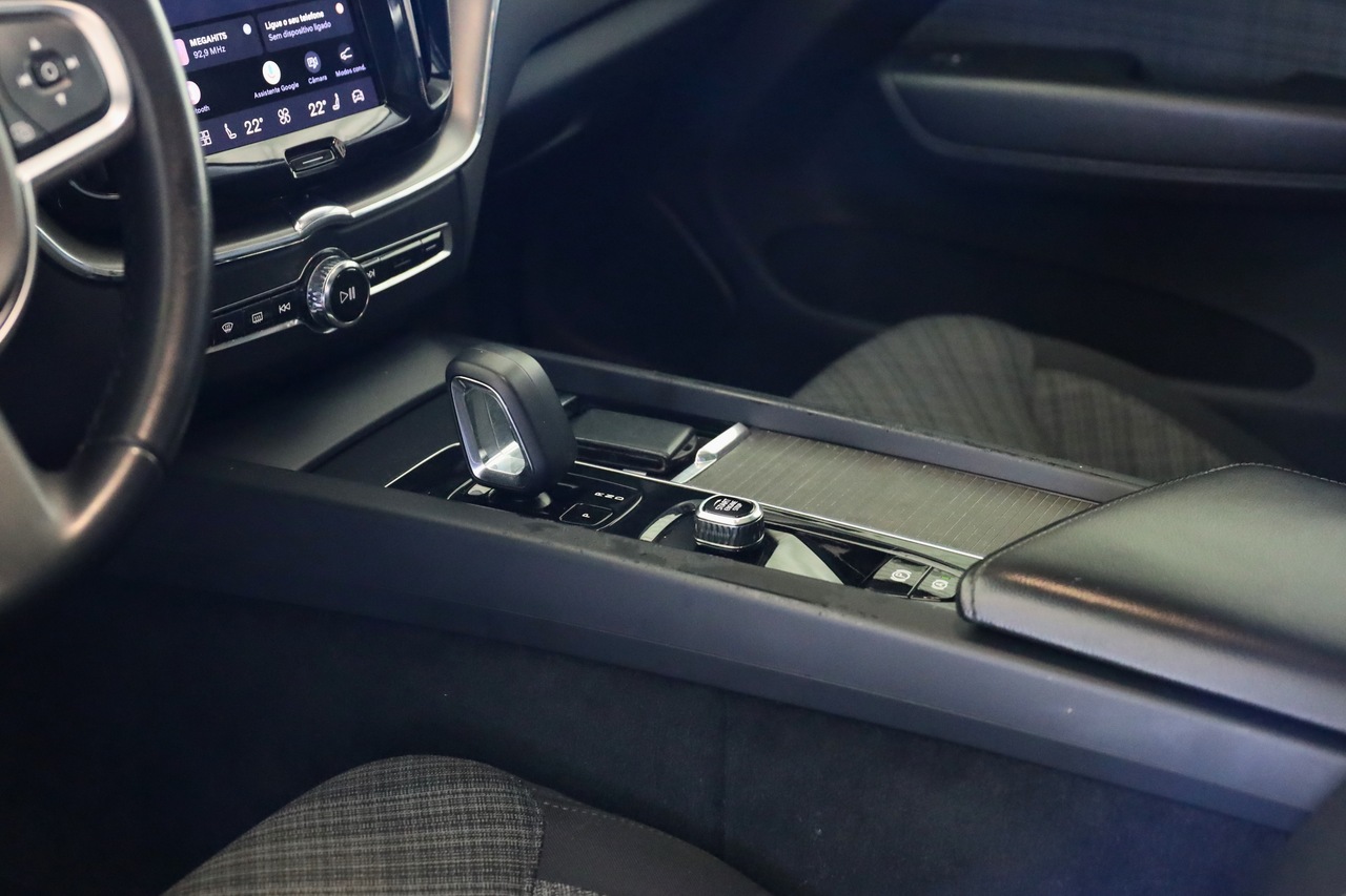 XC60 T6 Hibrido Plug-in Essential Bright