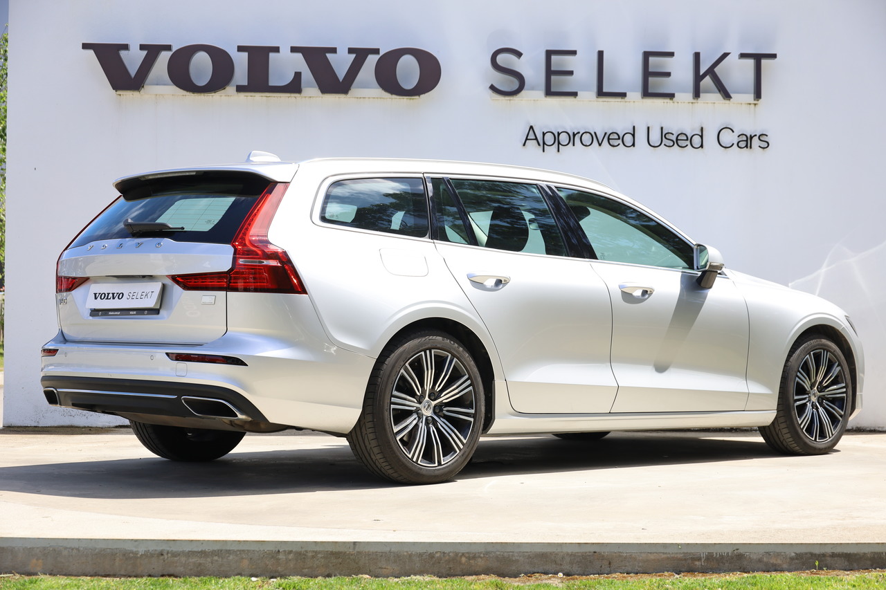 V60 T6 Hibrido Plug-in Inscription Expression