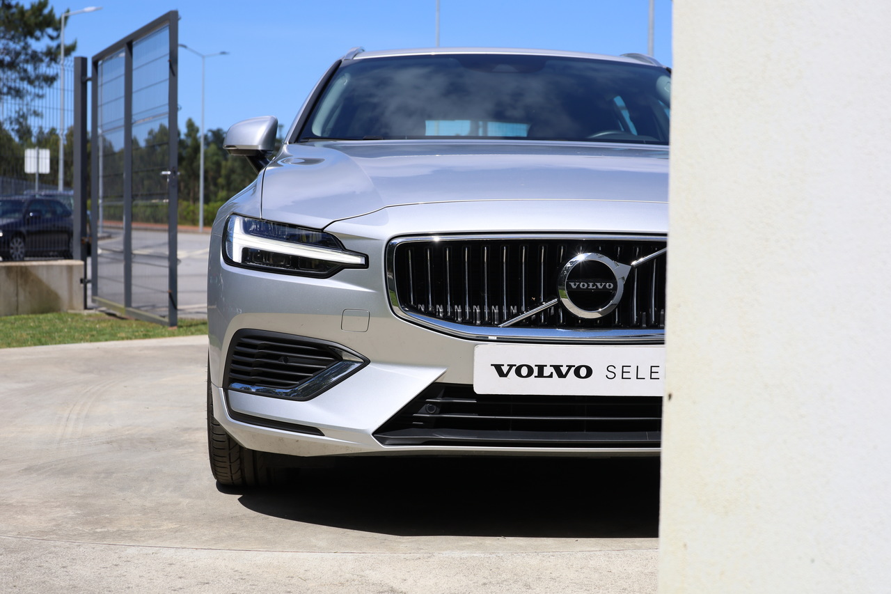 V60 T6 Hibrido Plug-in Inscription Expression