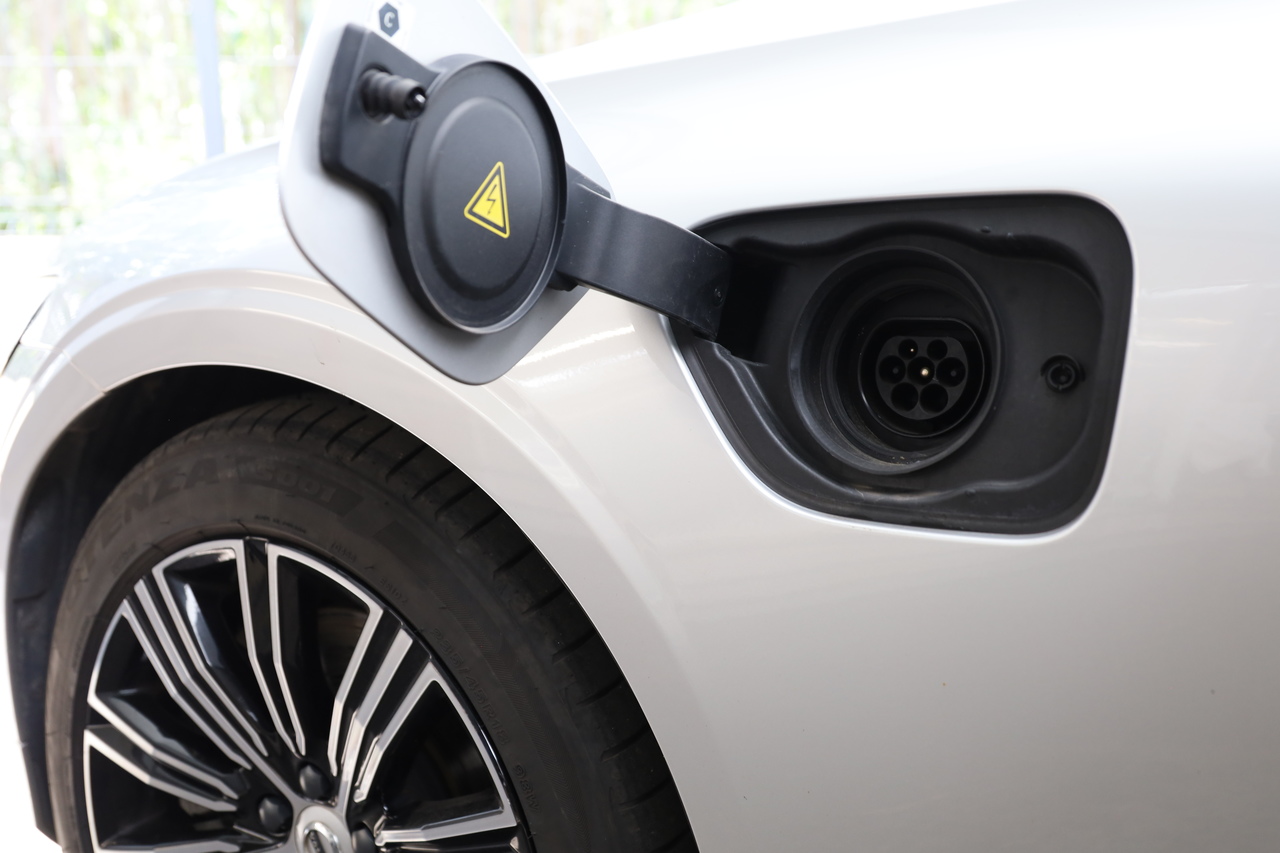 V60 T6 Hibrido Plug-in Inscription Expression