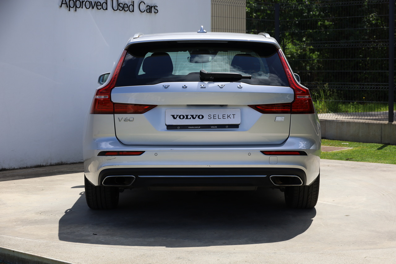 V60 T6 Hibrido Plug-in Inscription Expression