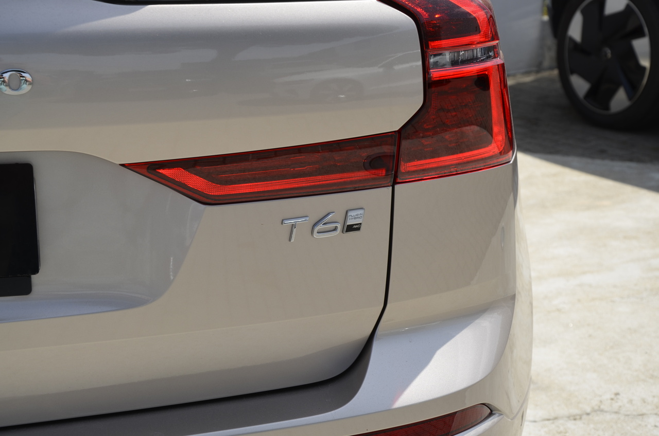 XC60 T6 Hibrido Plug-in Plus Dark