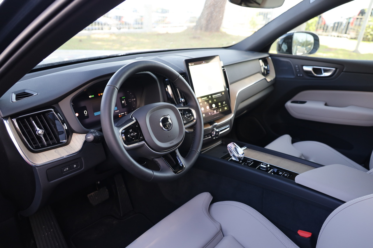 XC60 T6 Hibrido Plug-in Plus Dark 