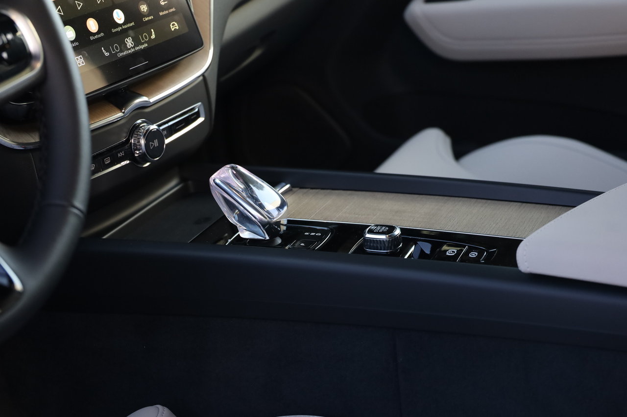 XC60 T6 Hibrido Plug-in Plus Dark 