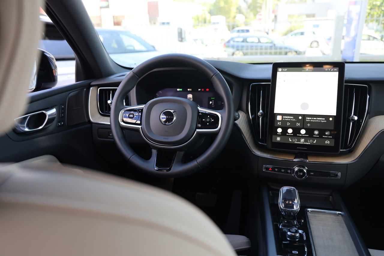 XC60 T6 Hibrido Plug-in Plus Dark 